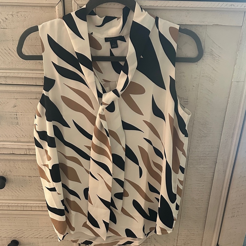 Ann Taylor Sleeveless Blouse - Black and Brown Pattern